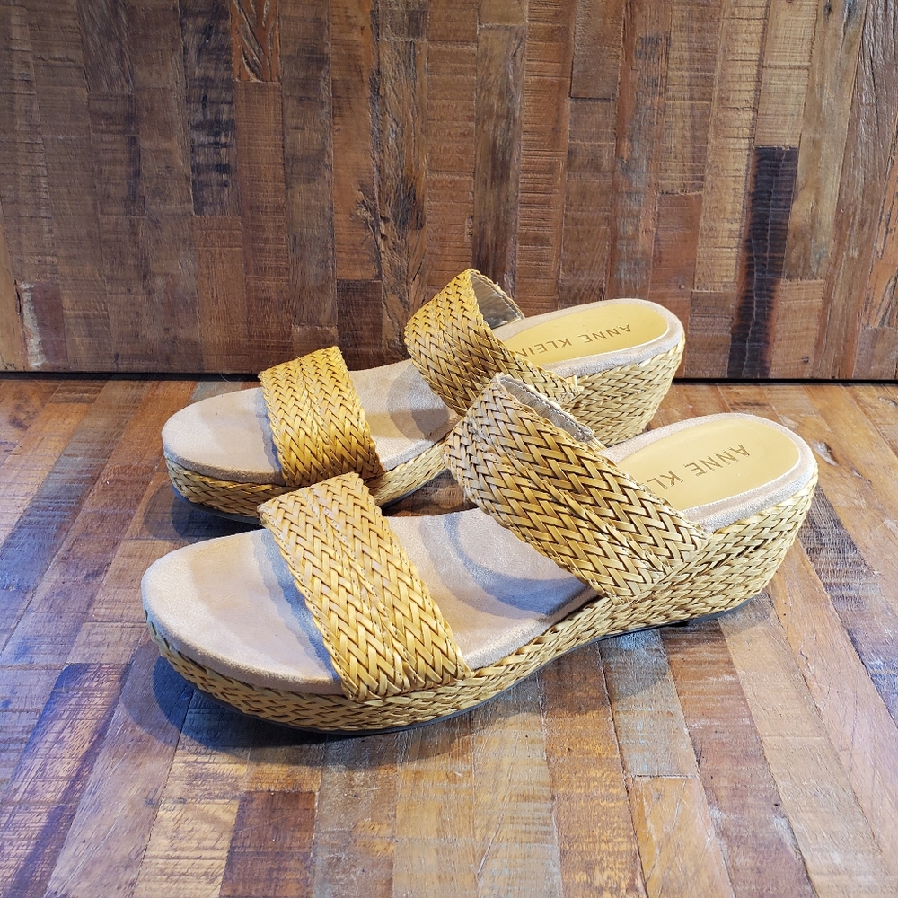 Anne Klein Womens Sandals.
